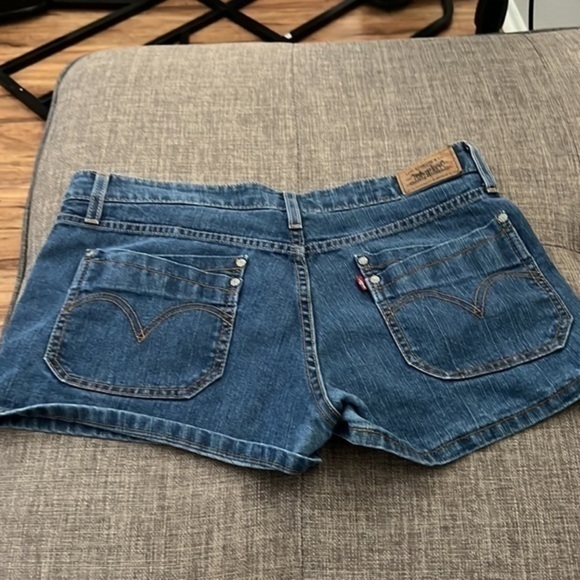 Levi’s Jean Shorts - Picture 2 of 4
